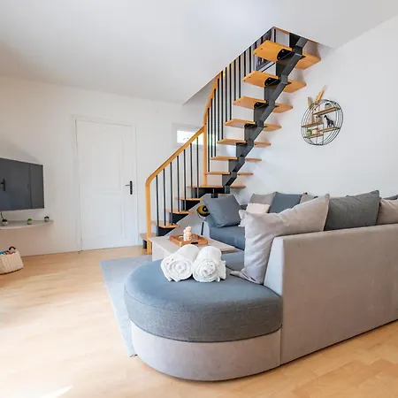 The Savannah House Centre Apartment